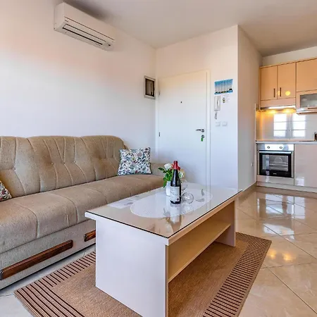 Amazing In With Kitchen Apartment