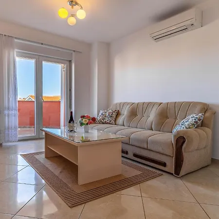 Amazing In With Kitchen Apartment *