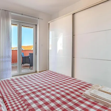 Amazing In With Kitchen Apartment *